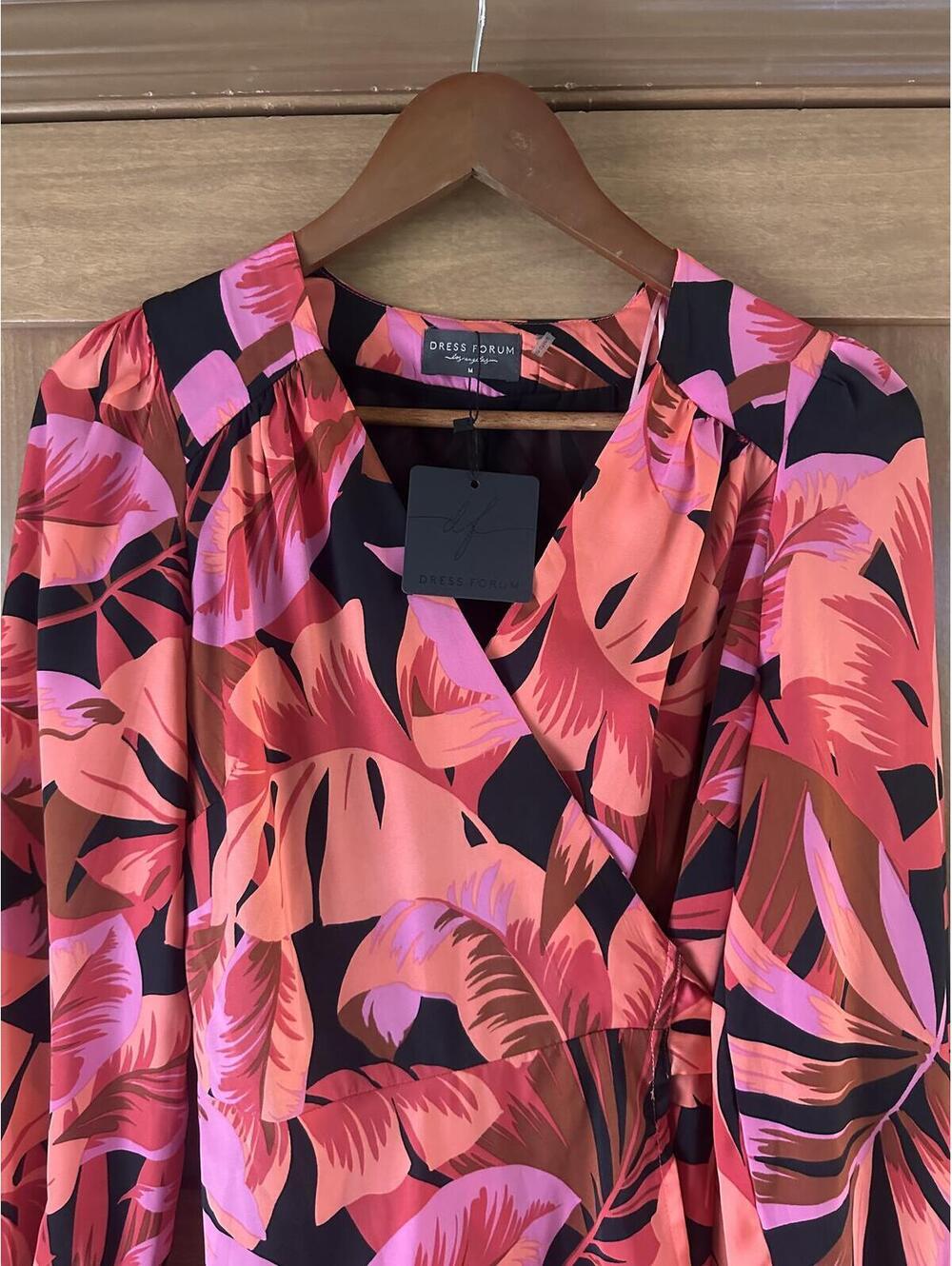 NWT Dress Forum Floral Wrap Mini Dress Pink Long Sleeve Women’s Medium - Picture 4 of 12